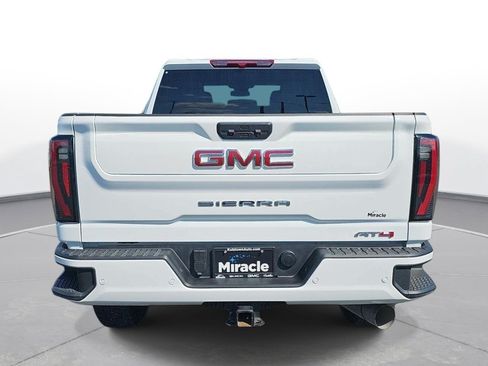 Used 2025 GMC Sierra 2500 AT4 AWD/4WD image 7