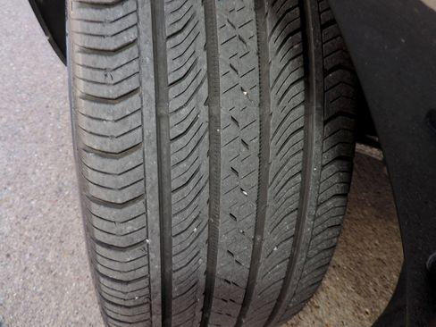 Certified 2023 Buick Envision Essence w/ Sport Touring Package image 12