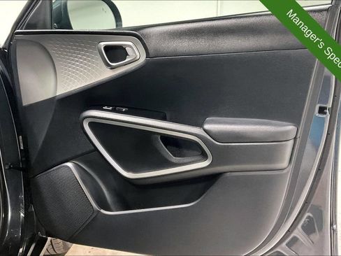 Used 2025 Kia Soul LX w/ LX Technology Package FWD image 22
