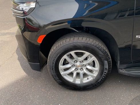 Used 2024 Chevrolet Suburban LT image 17