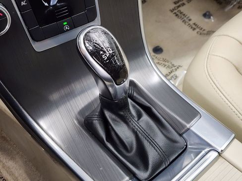 Used 2016 Volvo XC60 T6 image 24