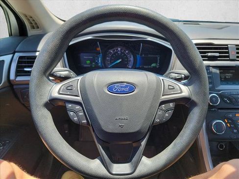 Used 2018 Ford Fusion SE FWD image 15