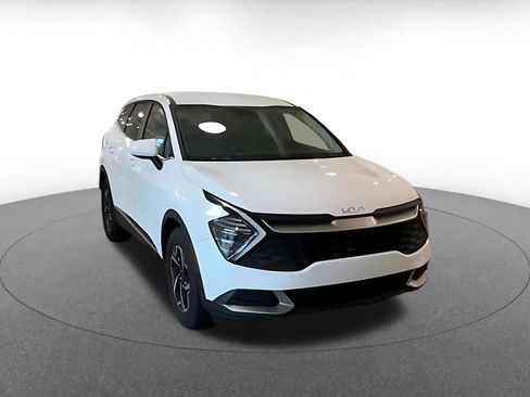 Used 2025 Kia Sportage LX FWD image 3