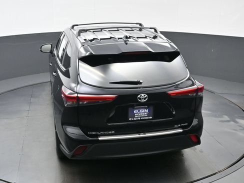 Used 2023 Toyota Highlander XLE AWD/4WD image 39