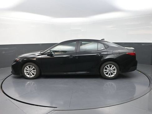 Used 2025 Toyota Camry LE FWD image 4