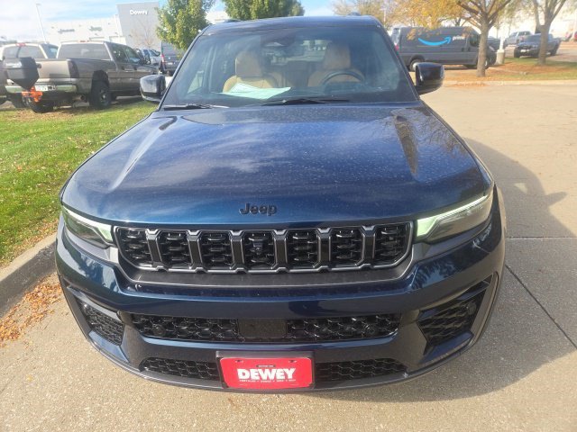 New 2027 Jeep Grand Cherokee Summit AWD/4WD image 2