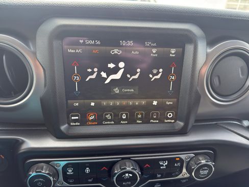 Used 2023 Jeep Gladiator Sport AWD/4WD image 16