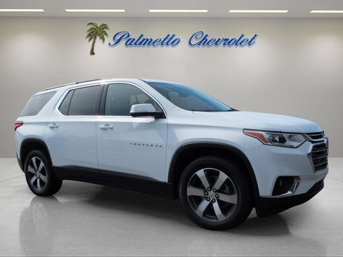 Used 2021 Chevrolet Traverse LT w/ LT Premium Package FWD image 1