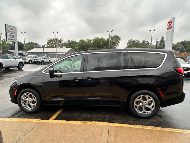 Used 2024 Chrysler Pacifica Limited w/ Uconnect Theater Family Group AWD/4WD image 5