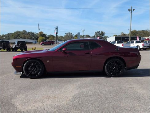 Used 2022 Dodge Challenger R/T Scat Pack w/ Dynamics Package image 2