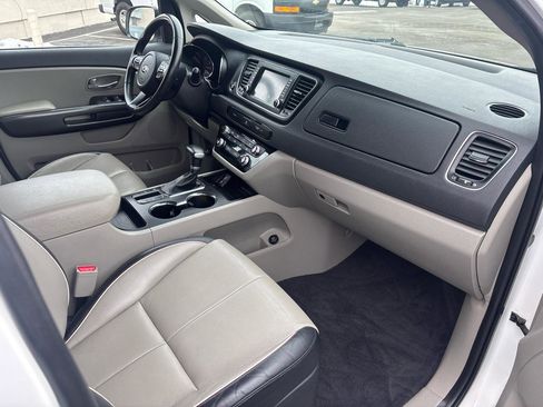 Used 2020 Kia Sedona EX image 38