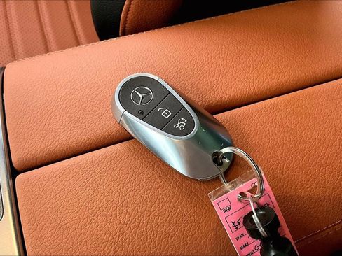 Used 2025 Mercedes-Benz GLC 300 image 13