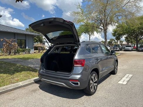 Used 2024 Volkswagen Taos SE image 18