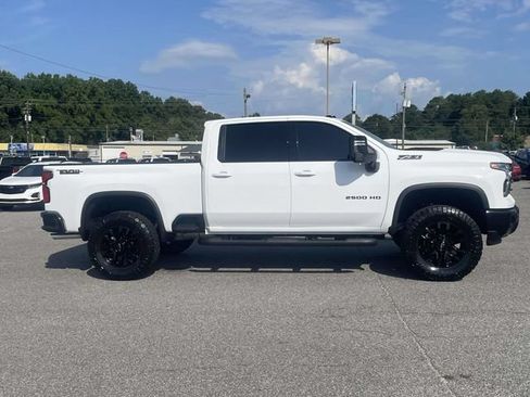 Used 2025 Chevrolet Silverado 2500 LTZ w/ LTZ Plus Package AWD/4WD image 2