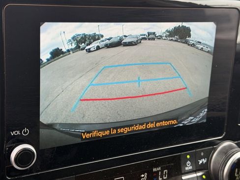 Used 2025 Toyota Highlander LE FWD image 19