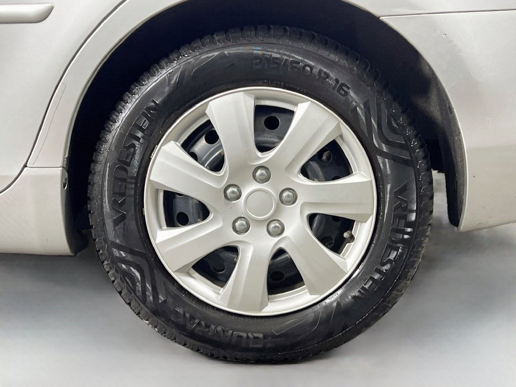 Used 2010 Toyota Camry FWD image 30