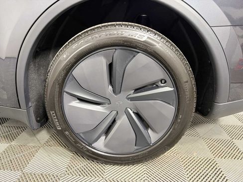 Used 2026 Tesla Model Y 2WD image 19