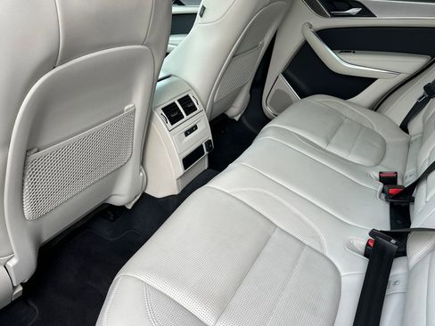 Used 2023 Jaguar F-PACE R-Dynamic S image 26