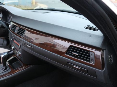 Used 2011 BMW 335i Convertible image 29