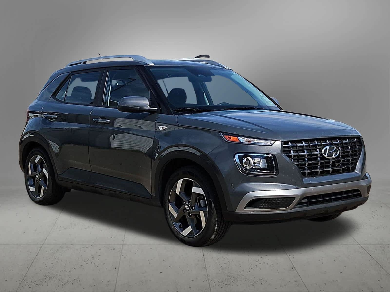 Used 2025 Hyundai Venue SEL FWD image 4