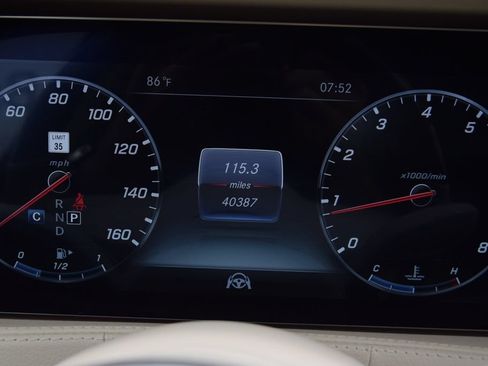 Used 2019 Mercedes-Benz S 560 Sedan image 26
