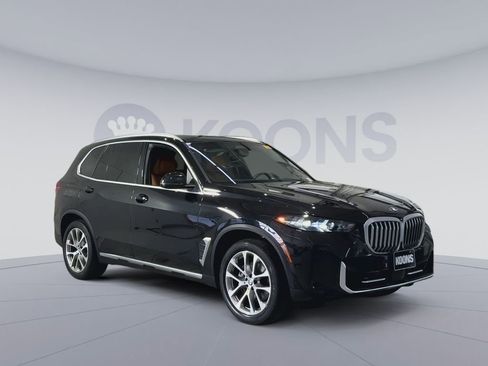 Used 2024 BMW X5 xDrive40i w/ Parking Assistance Package AWD/4WD image 2