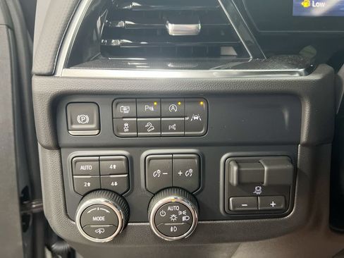 New 2026 Chevrolet Suburban RST w/ RST Capability Package AWD/4WD image 19