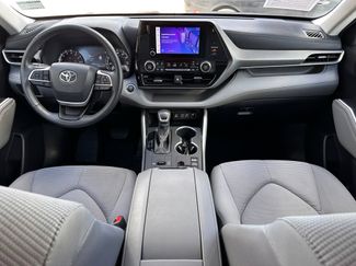 Used 2024 Toyota Highlander LE video 2
