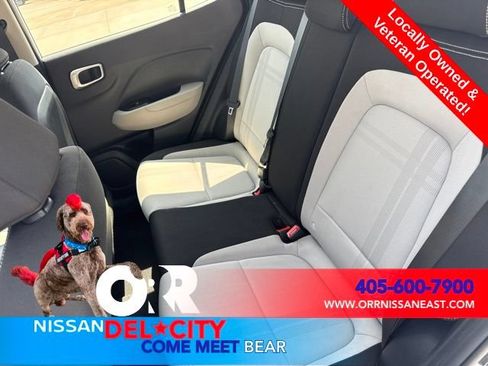 Used 2025 Hyundai Venue SEL FWD image 11