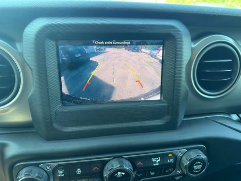Used 2018 Jeep Wrangler Unlimited Sport S AWD/4WD image 14