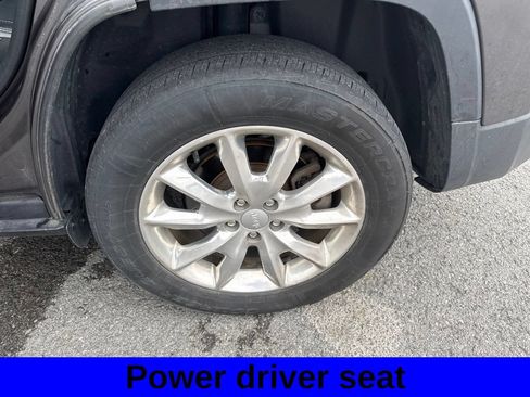 Used 2017 Jeep Cherokee Limited AWD/4WD image 9