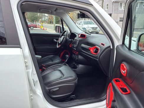 Used 2016 Jeep Renegade Limited image 25