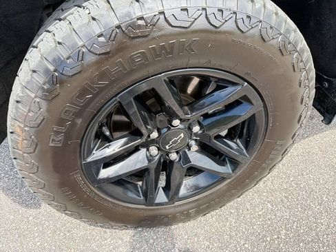 Used 2021 Chevrolet Silverado 1500 Custom Trail Boss AWD/4WD image 14