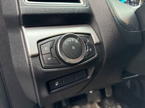 Used 2017 Ford Explorer XLT w/ Equipment Group 202A image 14