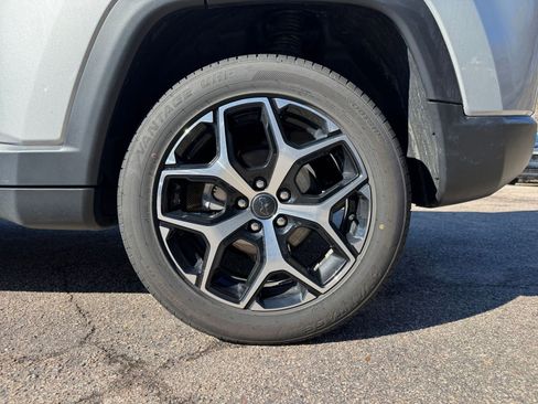 Used 2025 Jeep Compass Limited image 25