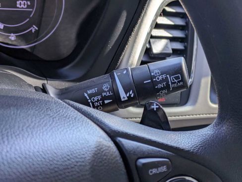 Used 2018 Honda HR-V EX image 27