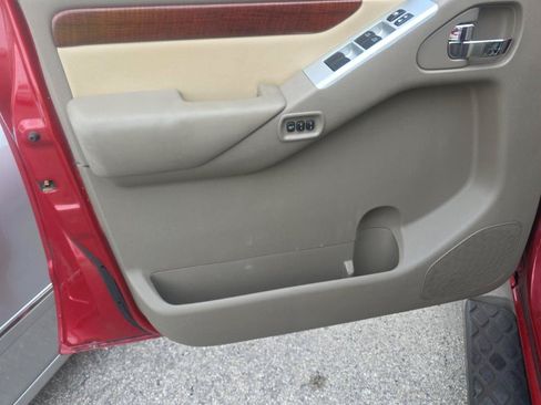 Used 2009 Nissan Pathfinder LE AWD/4WD image 9