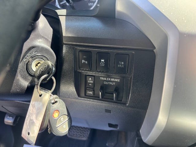 Used 2016 Toyota Tundra SR5 w/ SR5 Upgrade Package RWD image 16
