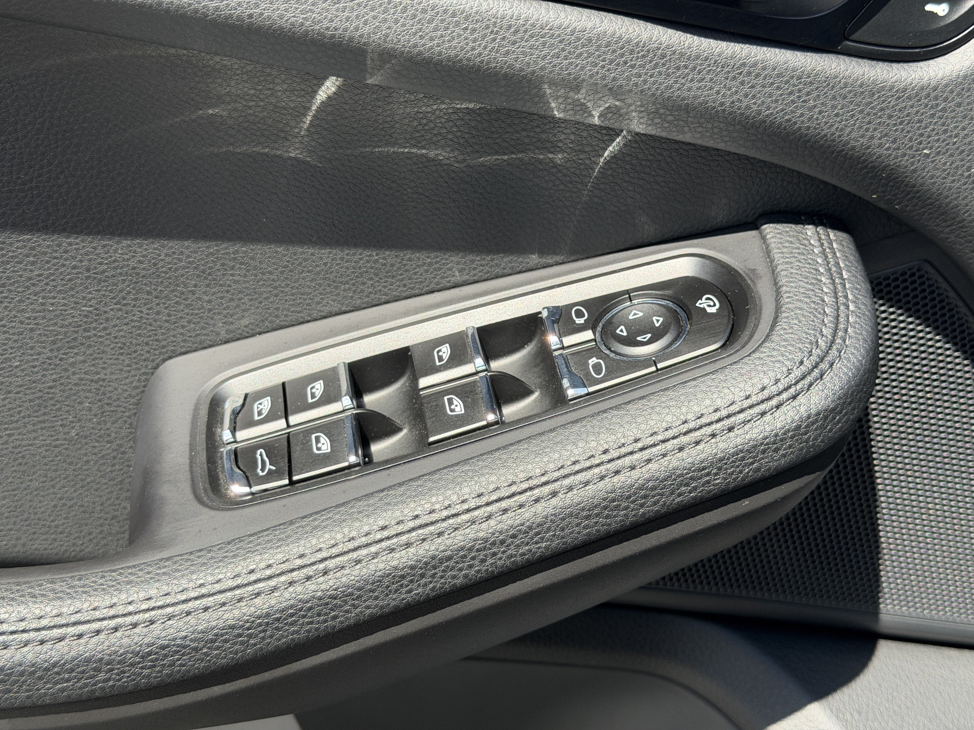 Certified 2024 Porsche Macan AWD/4WD image 22