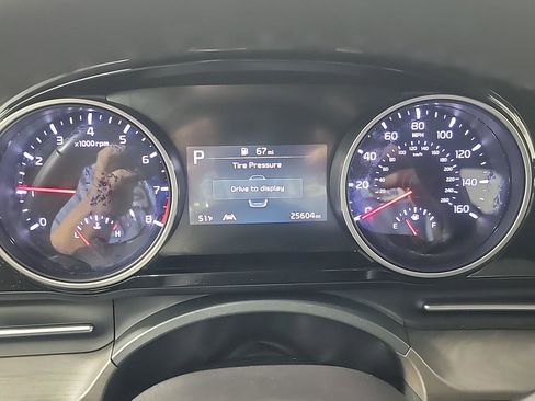 Used 2024 Kia Carnival EX image 27