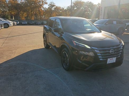 Used 2024 Nissan Rogue SV image 6