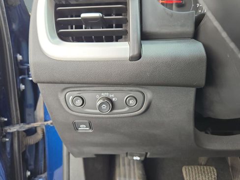 Used 2022 GMC Terrain SLT w/ Infotainment Package II image 16