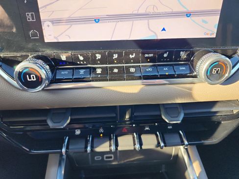 Certified 2024 GMC Canyon Denali image 17