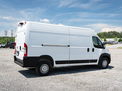 Used 2025 RAM ProMaster 2500 w/ Convenience Group FWD image 10