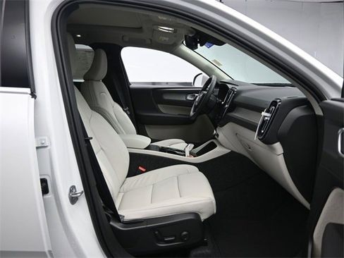 New 2025 Volvo XC40 B5 Plus w/ Protection Package Premier image 27