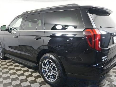 Certified 2025 Ford Expedition Active AWD/4WD image 5