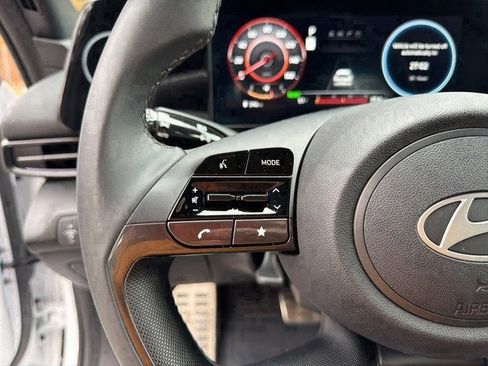 Certified 2025 Hyundai Elantra SEL image 19