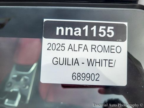 New 2025 Alfa Romeo Giulia AWD w/ Veloce Package AWD image 25