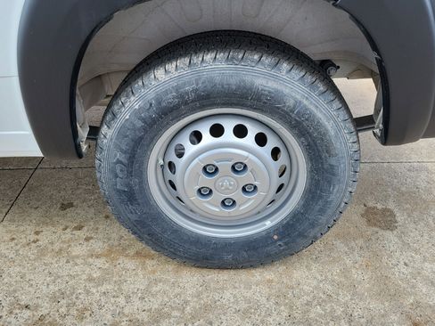 Used 2025 RAM ProMaster 2500 w/ Convenience Group image 5