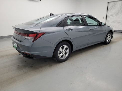 Used 2023 Hyundai Elantra SE w/ Cargo Package image 10